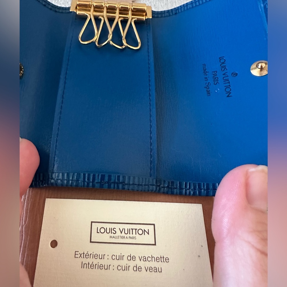 Louis Vuitton Epi Blue 4 Key Case - Picture 3 of 7